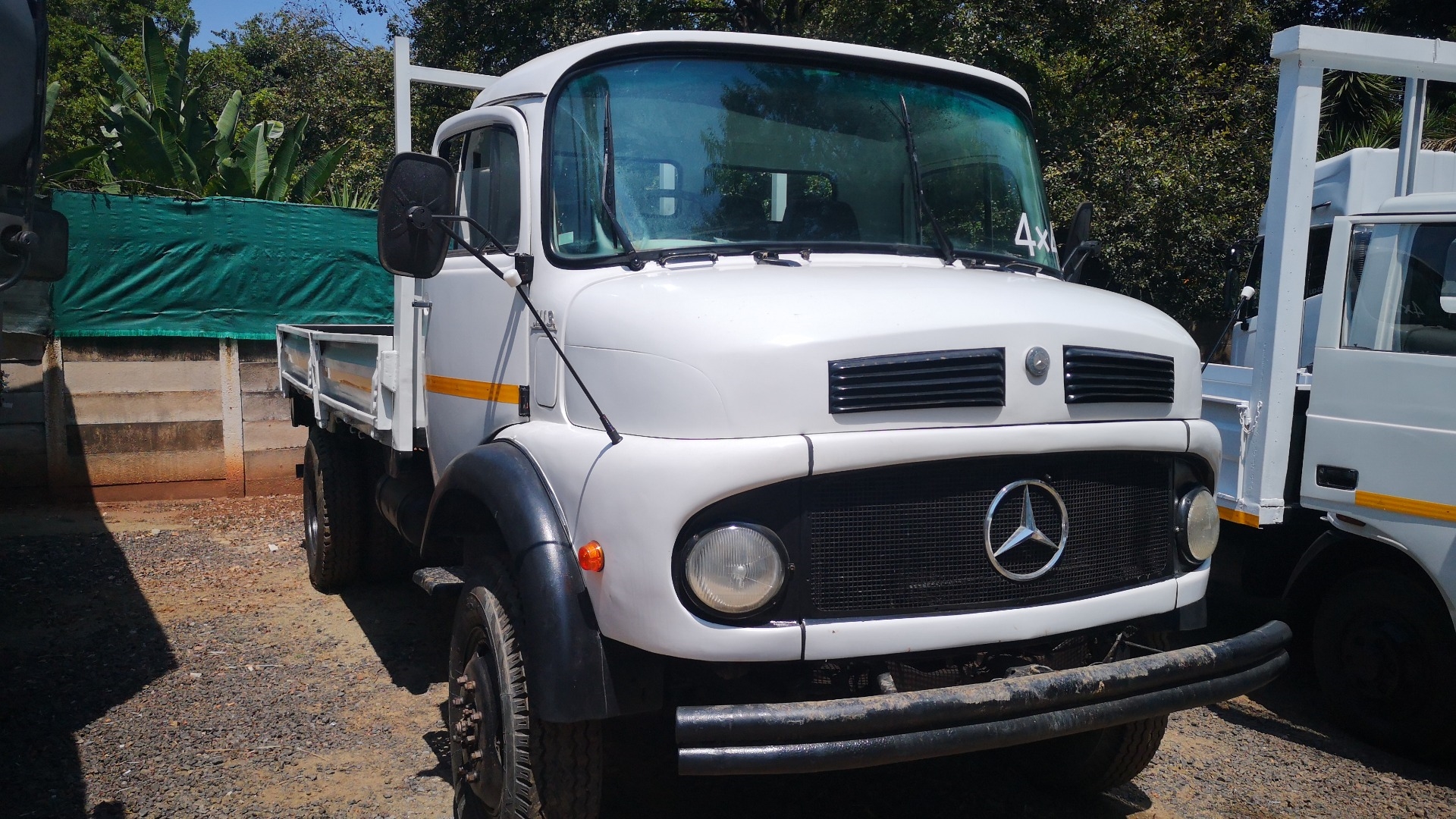 mercedes-benz-dropside-trucks-mercedes-benz-1113-4x4-8-ton-dropside-id-67113634.or mercedes-trucks