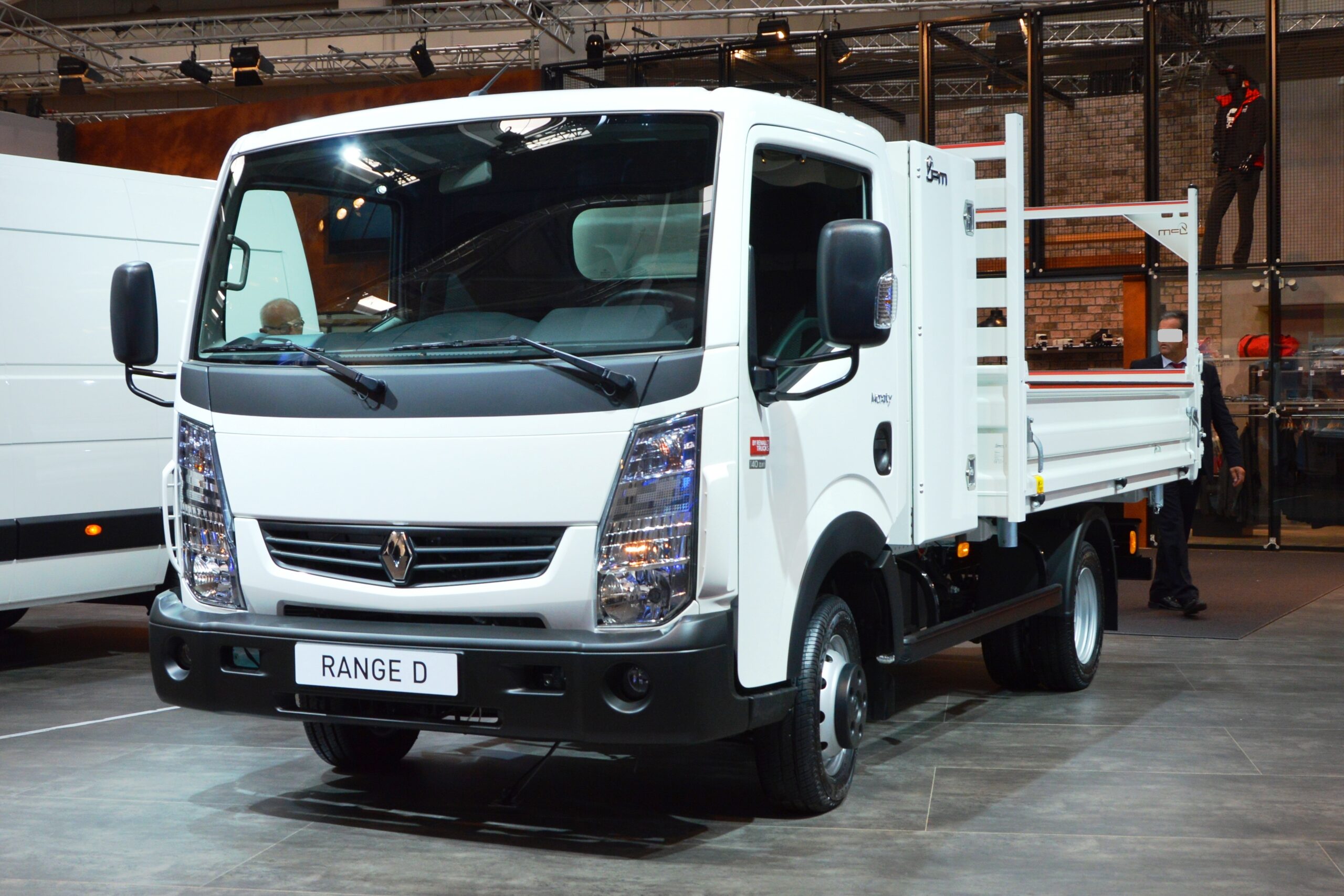 Renault_Maxity_140.35.
